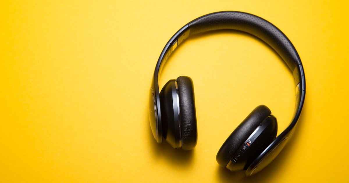 USB microphone and headphones for video interview audio