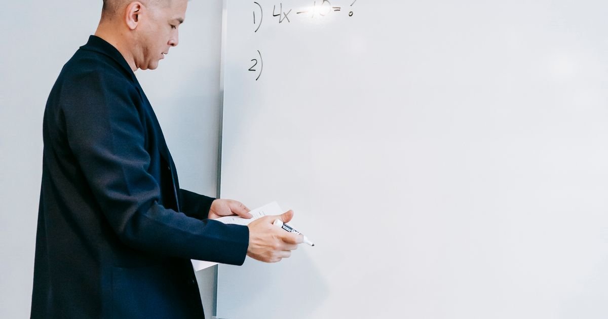 Candidate explaining a solution at a whiteboard